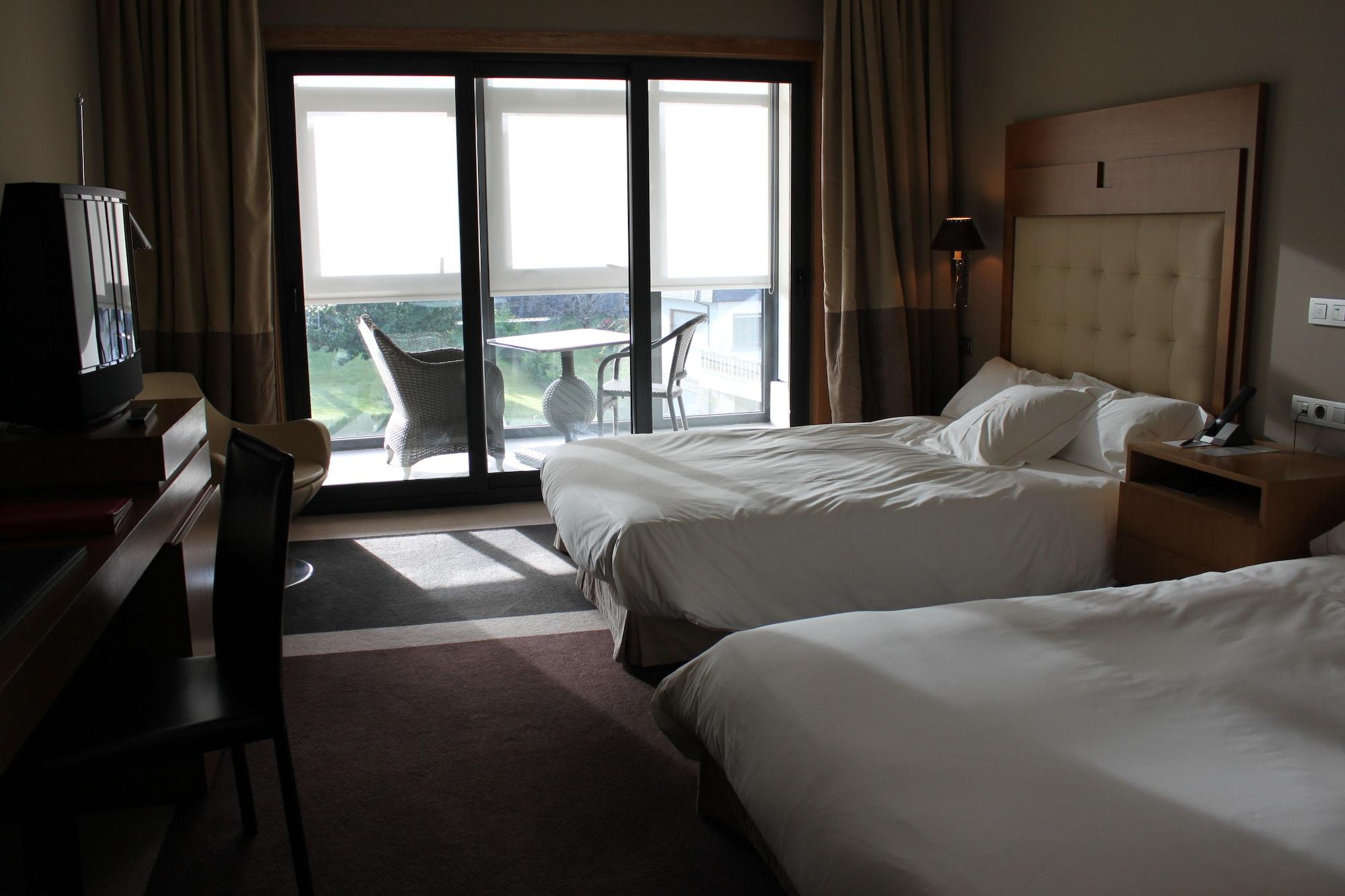 埃斯库德酒店 spa及海滩 比戈 外观 照片 A room at the hotel