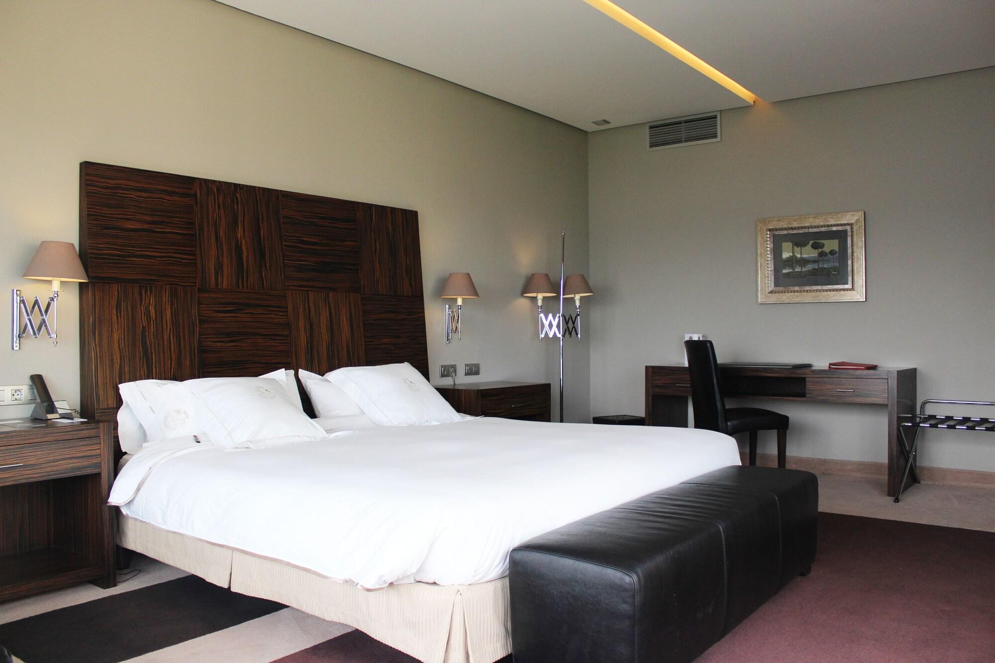 埃斯库德酒店 spa及海滩 比戈 外观 照片 A room at the hotel
