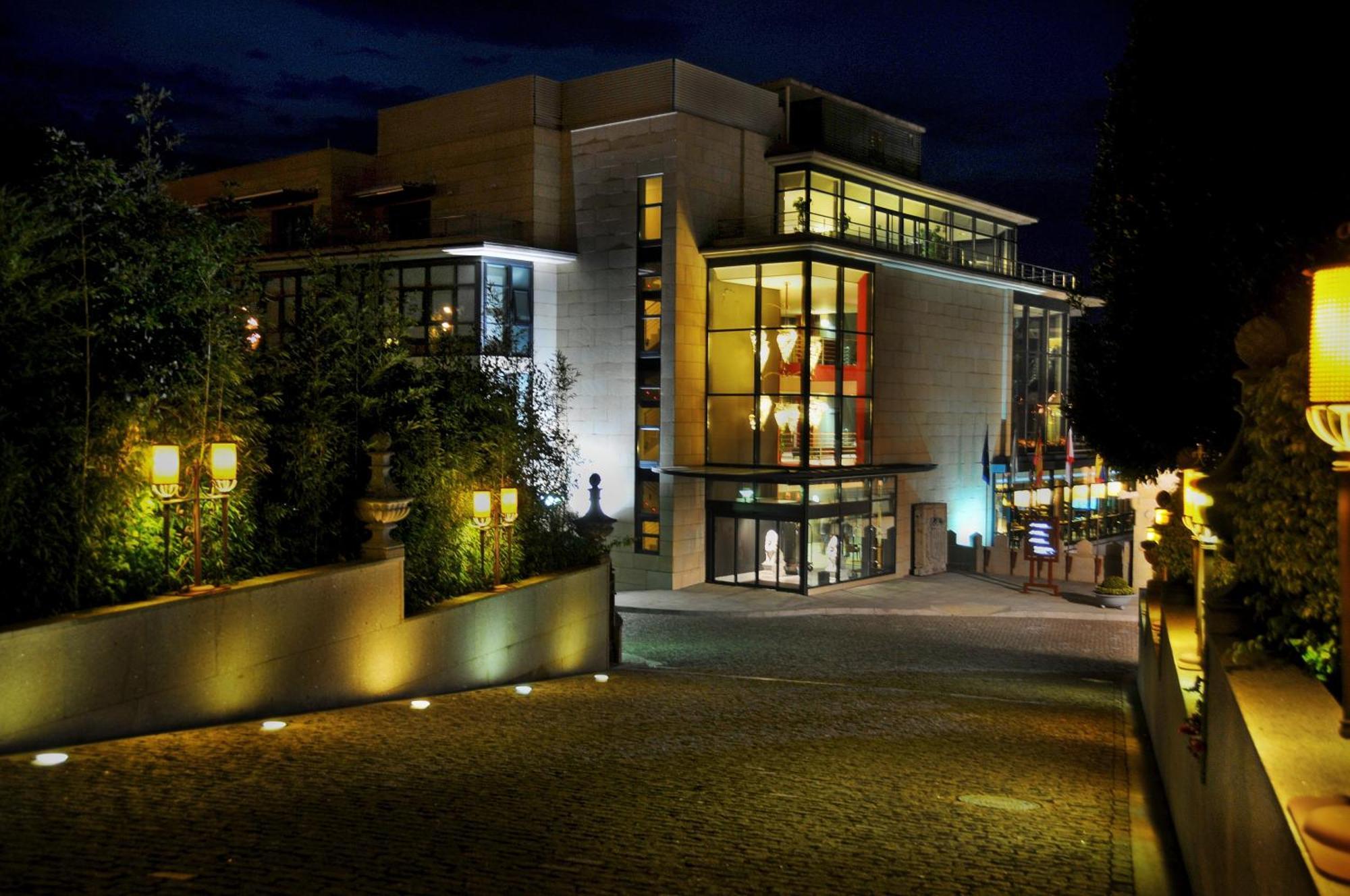 埃斯库德酒店 spa及海滩 比戈 外观 照片 The main entrance of the museum