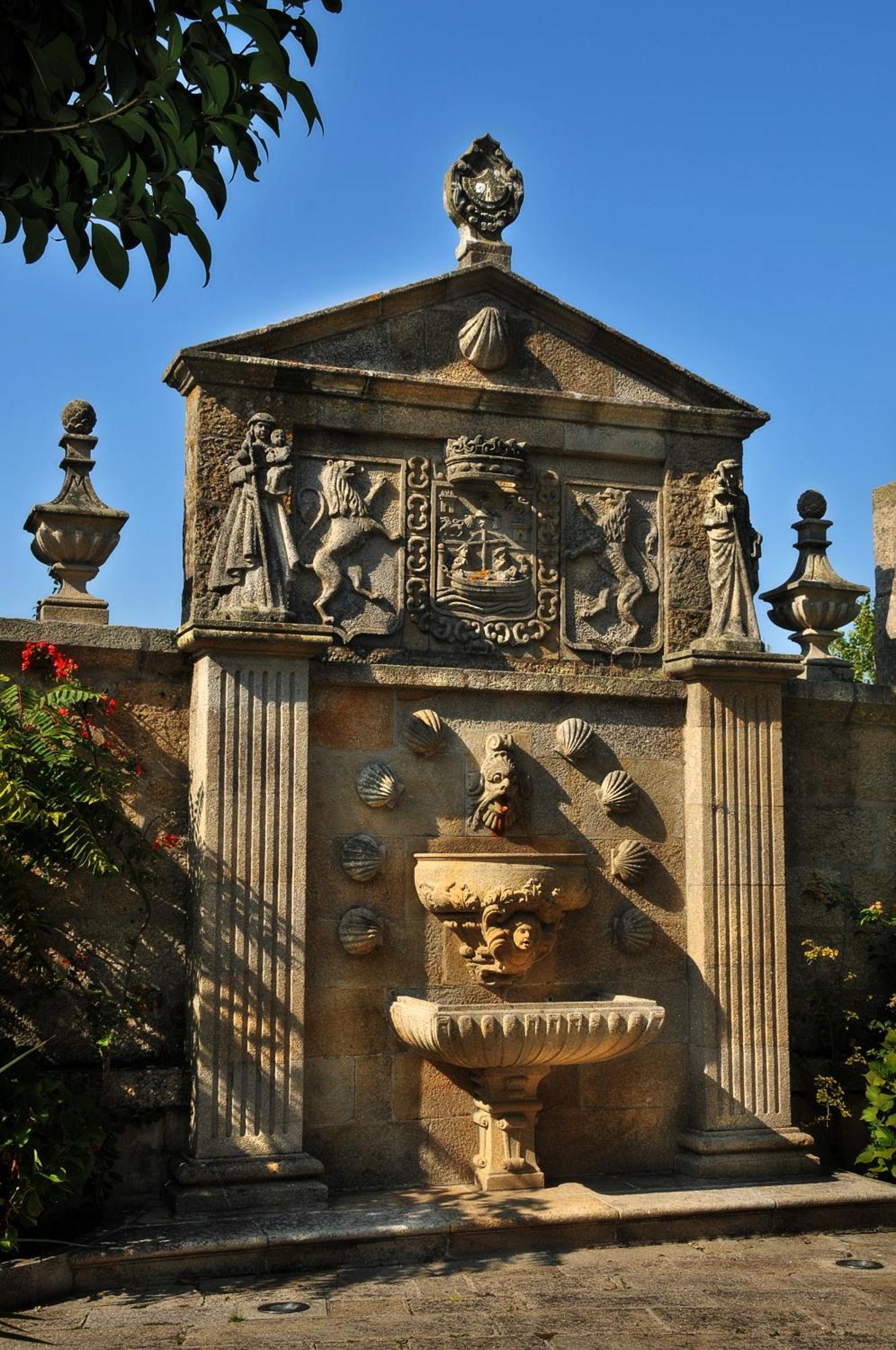 埃斯库德酒店 spa及海滩 比戈 外观 照片 Fountain of the Dukes of Cadaval